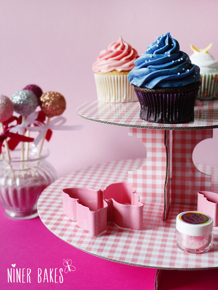 Torten Dekorieren - Magazin von DeAgostini - Test - Cupcake Ständer - Glitzer und Schmetterlings Ausstecher - niner bakes - cake decorating magazine